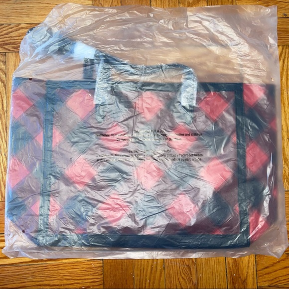 🆕NWT Victoria’s Secret Black & Red Plaid Large Tote Bag - Picture 8 of 8